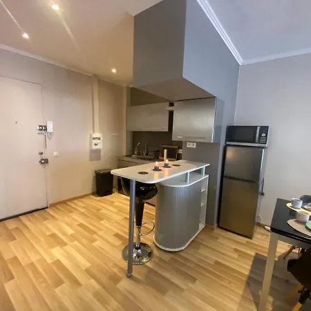 Magnifique 60m2 ,3 Pieces , Equipee,tres Lumineux, 2 Minutes A Pied De La Plage Nice