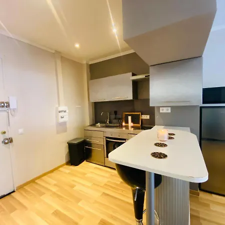 Apartment Magnifique 60m2 ,3 Pieces , Equipee,tres Lumineux, 2 Minutes A Pied De La Plage Nice