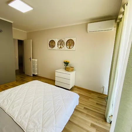 Apartment Magnifique 60m2 ,3 Pieces , Equipee,tres Lumineux, 2 Minutes A Pied De La Plage *